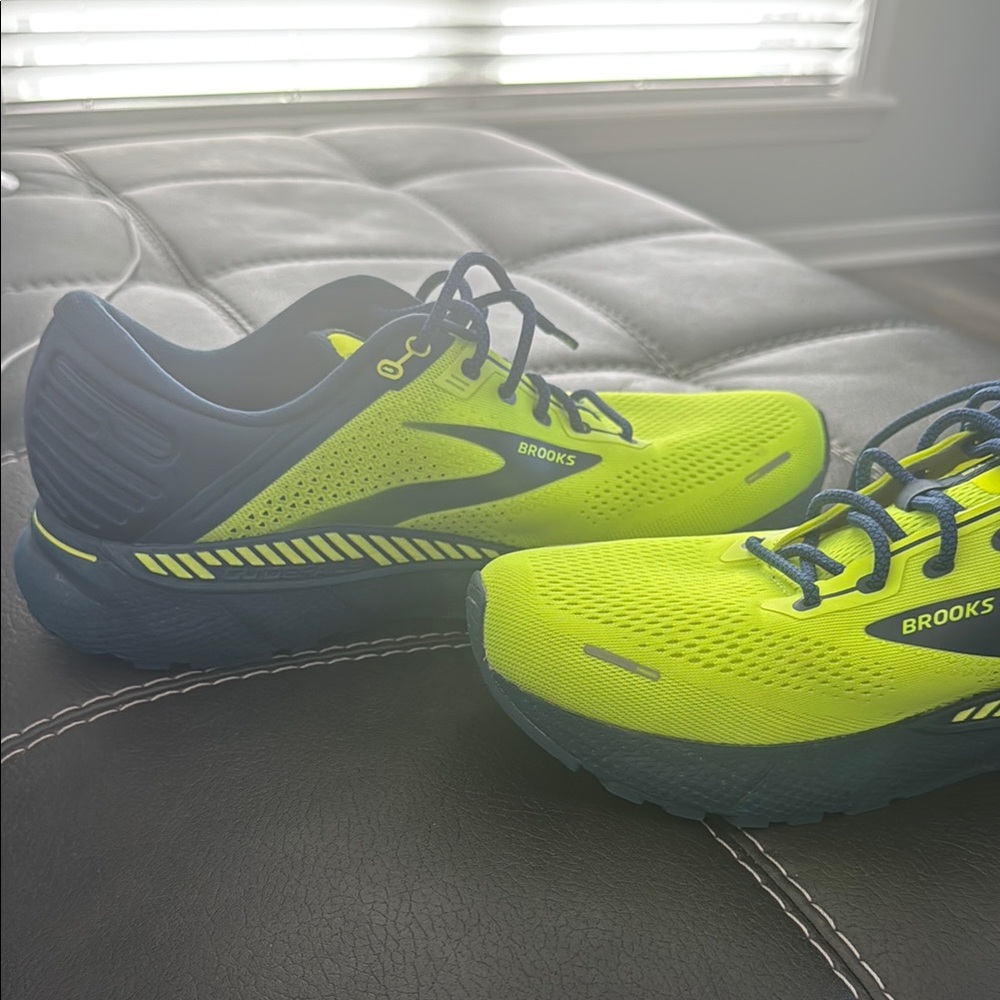 Brooks Adrenaline GTS Shoes - Bright Yellow and Dark Blue - Picture 9 of 13